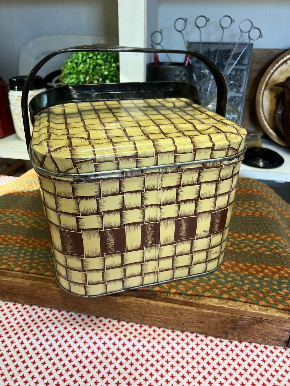 Vintage tin picnic basket brown beige decor grandma Core Storage decor - Picture 2 of 12